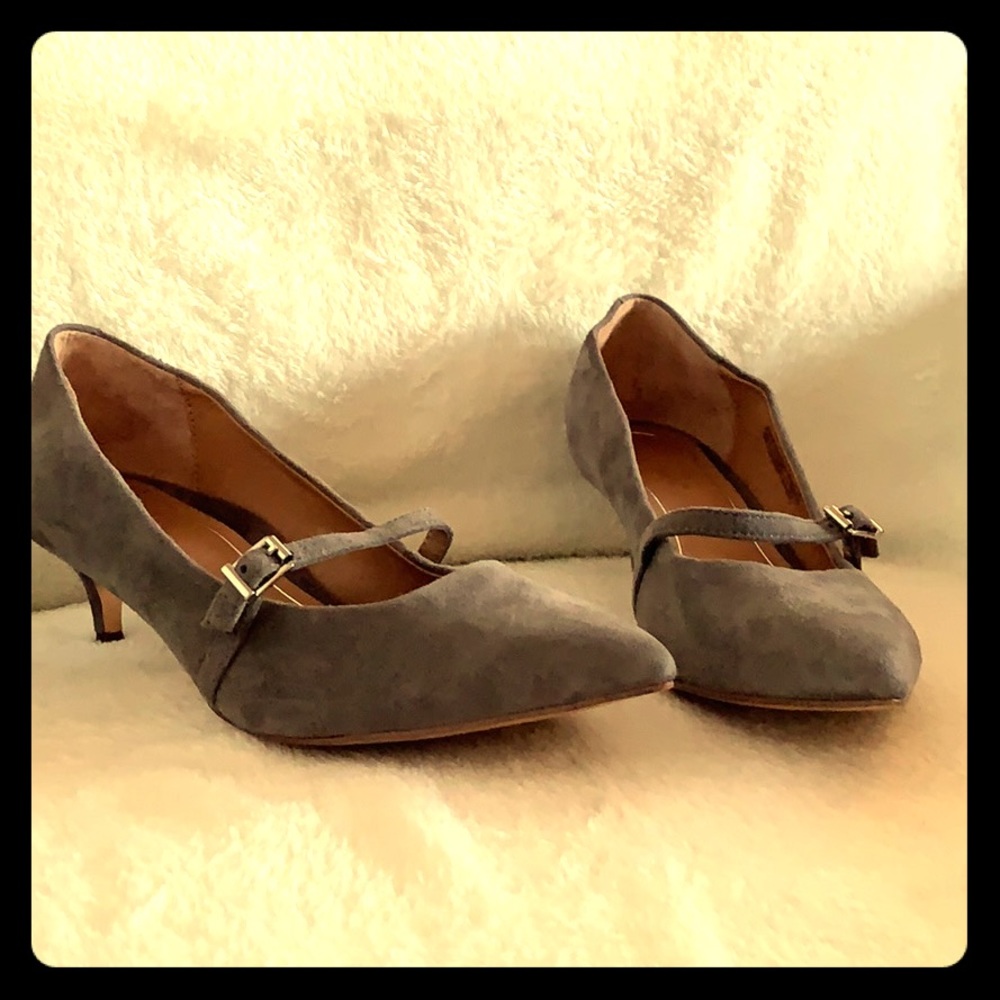 Vionic gray suede kitten heels